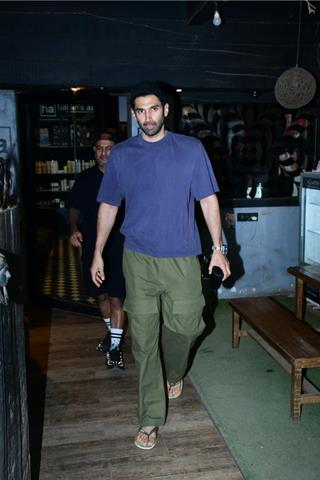 Aditya Roy Kapur snapped in Khar 