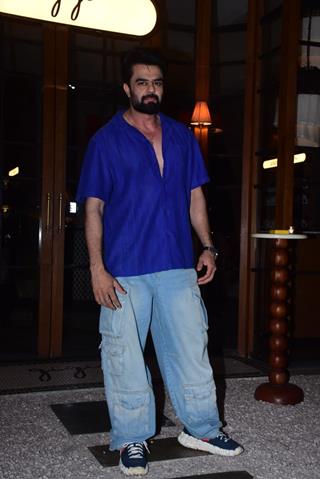 Maniesh Paul snapped in the Bandra