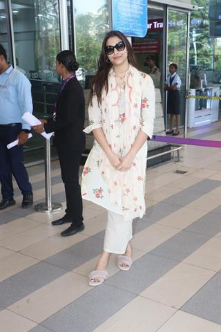 Saiee Manjrekar snapped at the airport