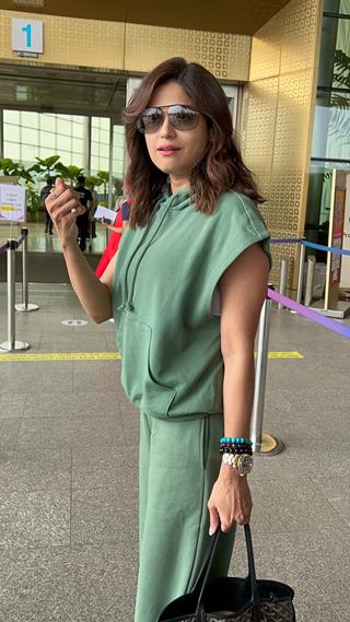 Shamita Shetty snapped at the airport