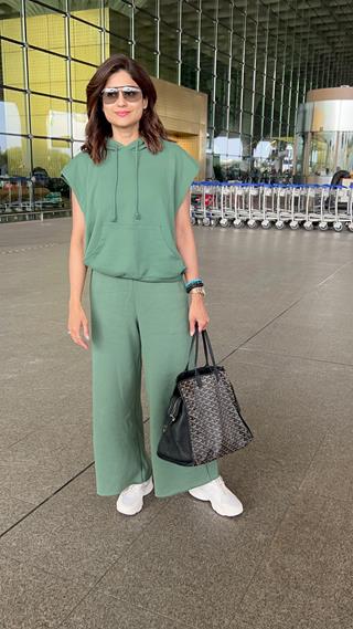 Shamita Shetty snapped at the airport