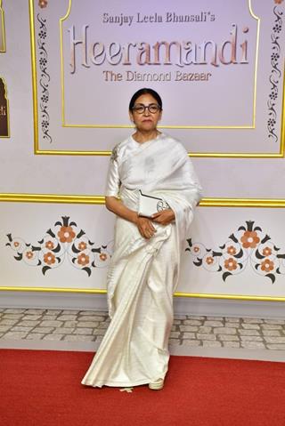 Deepti Naval grace the premiere of Heeramandi