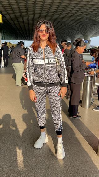 Soniya Bansal  snapped in the Airport