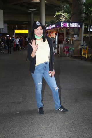 Sunny Leone spotted at the airport