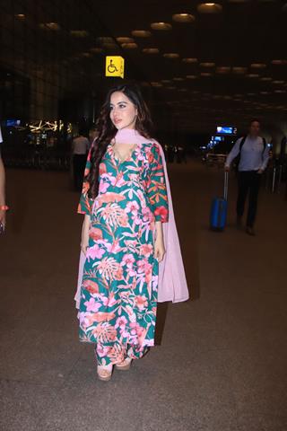 Uorfi Javed snapped at the mumbai airport