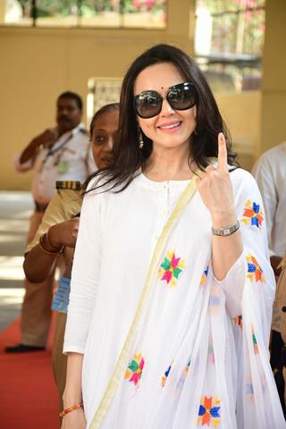 Preity Zinta snapped after their Lok Sabha Election voting