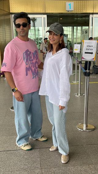 Pulkit Samrat and Kriti Kharbanda snapped at the airport