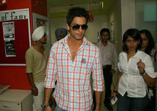 Bollywood actor Shahid Kapoor at BIG 927 FM office for promoting his film ''''Kaminey'''', in New Delhi on Sunday-