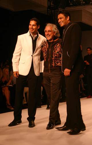 Dino Moria and Anil Kumble at the Designer Manoviraj Khosla show during the Men''s Fashion Week in New Delhi on Friday 11 Sep 2009