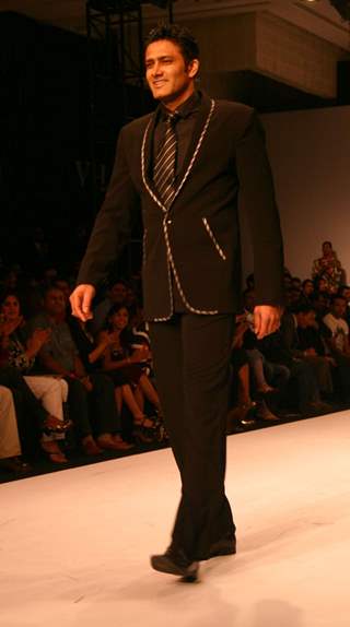 Anil Kumble at the Designer Manoviraj Khosla show during the Men''s Fashion Week in New Delhi on Friday 11 Sep 2009