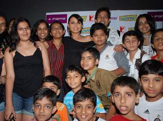 Rani Mukherjee meets and clicks pics with her Fans at a multiplex in Mumbai which she visited to promote her movie&quot;Dil Bole Hadippa&quot; in Andheri