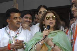 Bollywood actress Dimple Kapadia campaigns for Sanjay Nirupam at Borivli in Mumbai