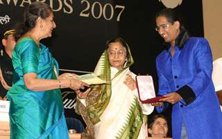 President Pratibha Devi Singh Patil presenting '''' 55th National film award to Arindam Chaudhuri at Vigyan Bhawan, in New Delhi on Wednesday, also in photo I and B minister Ambika Soni