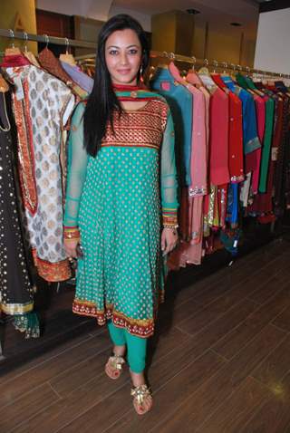 Nausheen Ali in Amara store to promote designers Archana Kocchar, Meera Mahadevia and Neyomi Khaitan