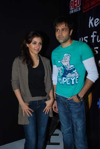 Emraan Hashmi and Soha Ali Khan at Tum Mile promotional event on Children''s day, Phoneix Mill