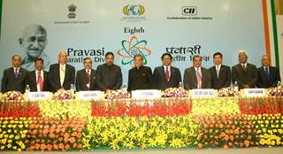 Minister for External Affairs S M Krishna , Minister for Commerce and Industry Anand Sharma and Malaysian National Congress, President Dato Seri S Samy Vellu with the delegates at the inaugural of '''' 8th Pravasi Bharatiya Divas'''' in New Delhi on