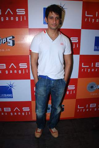 Bollywood actor Sharman Joshi at the promotional event of his upcoming movie &quot;Toh Bat Pakki&quot; at Riyaz Ganji store in Juhu, Mumbai