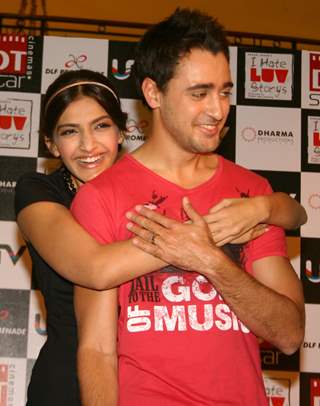 Bollywood actors Imran Khan and Sonam Kapoor promoting their film