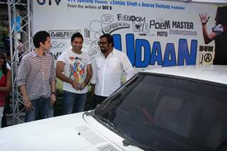 Udaan cast breaks a car to promote movie at Pheonix on Mumbai