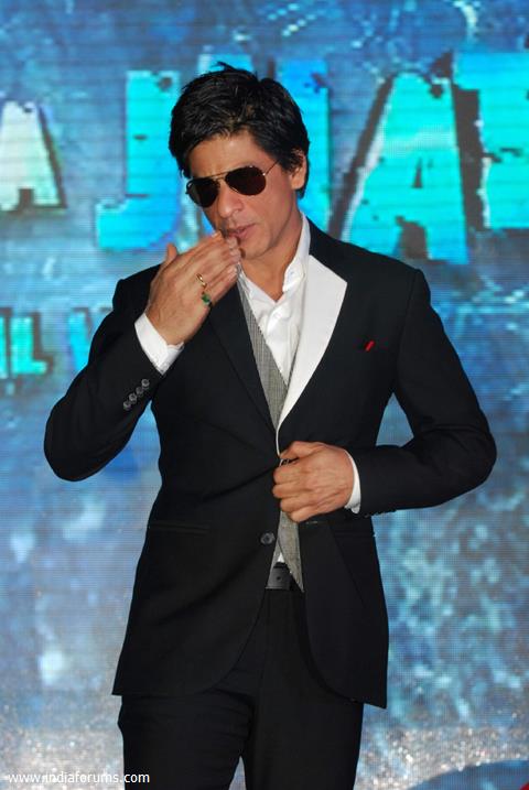 10 Times Shah Rukh Khan Removed His Glasses & Wooed Us