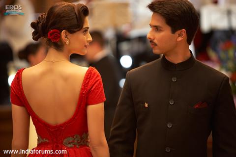Still image of Shahid and Sonam Kapoor from the movie Mausam