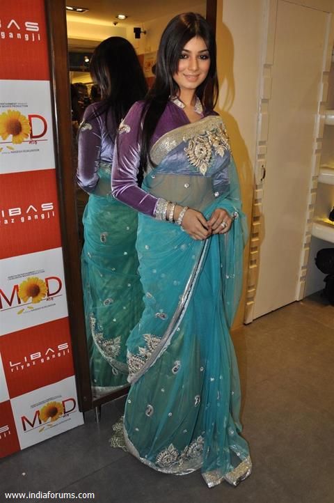 Ayesha Takia promote their film 'Mod' with unveiling clothes collection ...