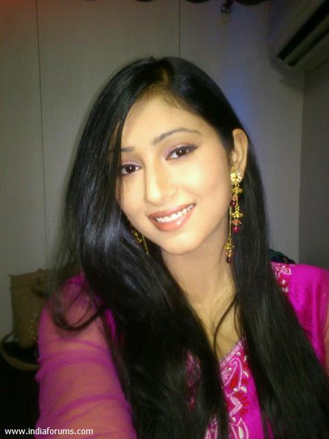 Disha parmar as Pankhuri on the set of Pyar Ka Dard Hai Meetha Meetha Pyara Pyara