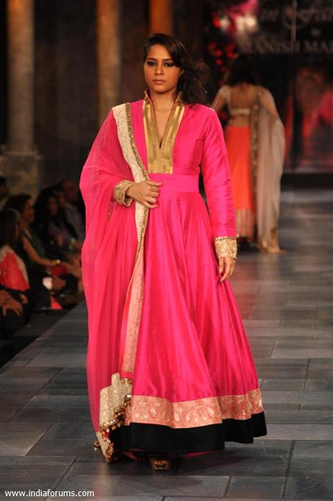 Shahana Goswami at Mijjwan Sonnets in Fabric Fashion Show