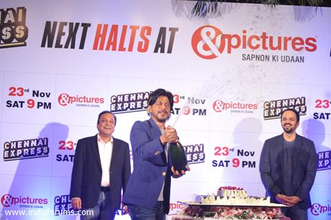 Shahrukh Khan opens a champaign bottle at the Success Party of Chennai Express