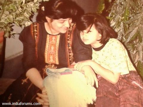 Aashka Goradia with her Mom