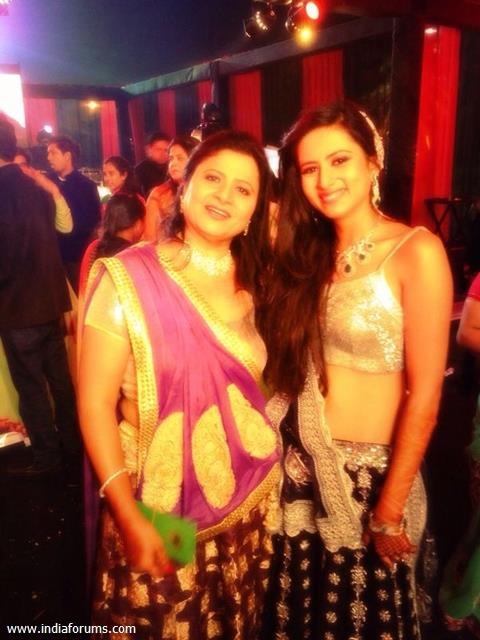 Sargun Mehta with her Mom