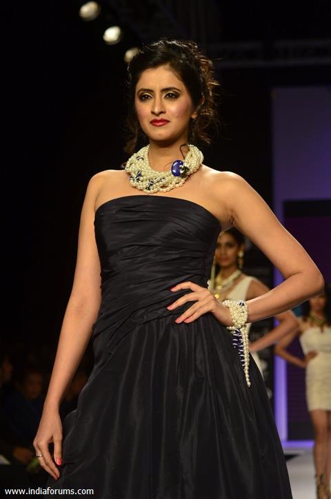 Mihika Verma walks the ramp at the IIJW 2014 - Day 1