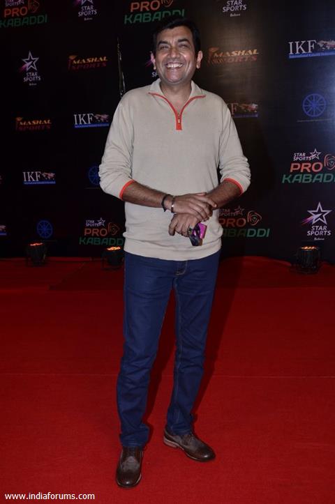 Sanjeev Kapoor poses for the media at the Grand Finale of Pro Kabbadi League
