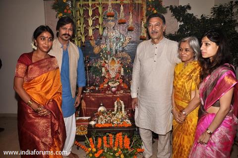 Vivek Oberoi with his family at the Visarjan of Lord Ganesha