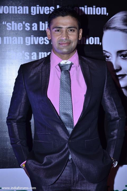 Sangram Singh poses for the media at Medscapeindia Awards 2014