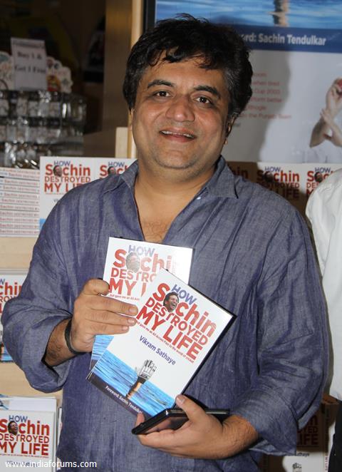 Swanand Kirkire was at Vikram Sathye's Book Launch
