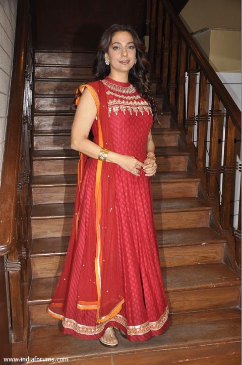 Juhi Chawla poses for the media at the Vocational Excellence Award Ceremony