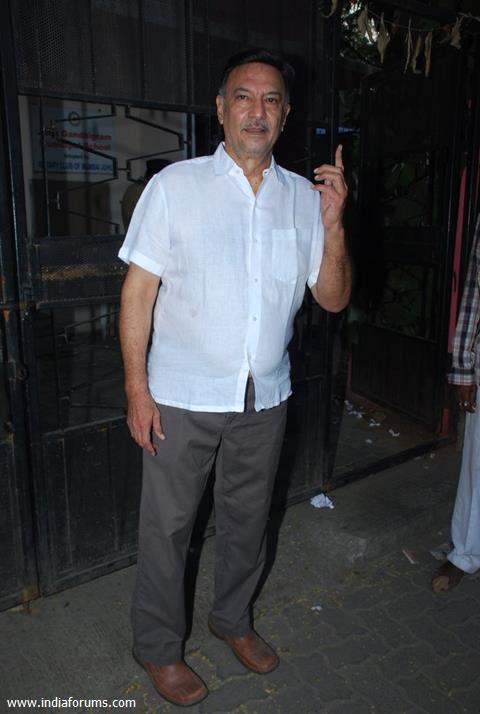 Suresh Oberoi Casts his Vote