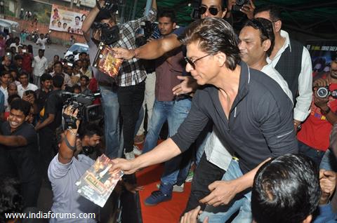 Shahrukh Khan distributes the Happy New Year DVDs among his Fans at the theatre