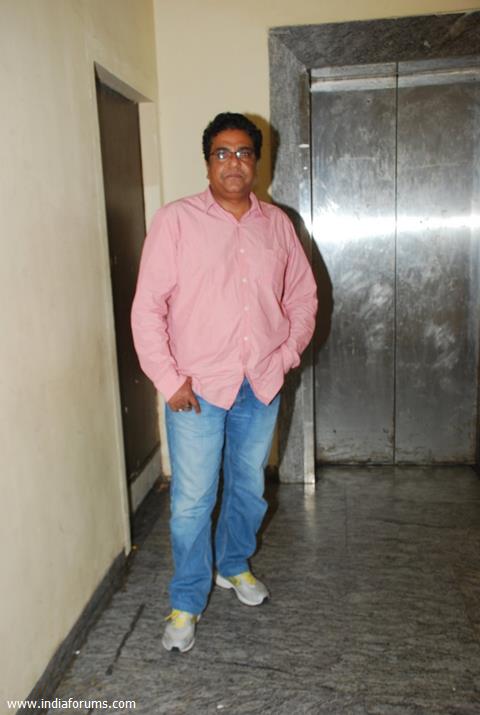 Zakir Hussain poses for the media at the Special Screening of Badlapur
