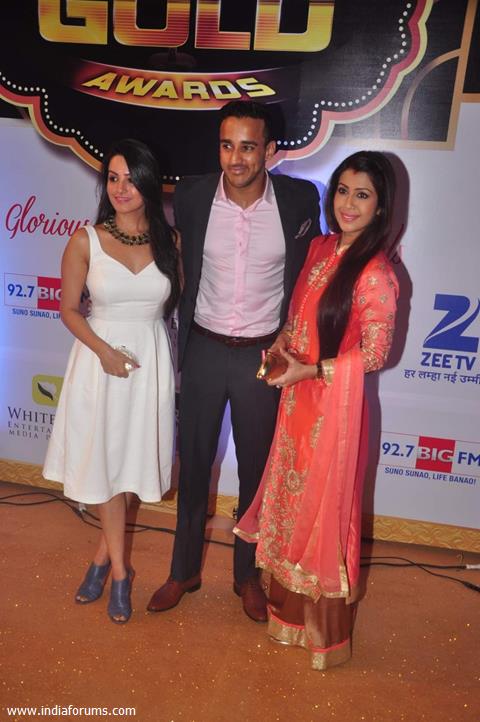Anita Hassanandani With Her Husband Rohit Reddy and Ankita Bhargava at Gold Awards