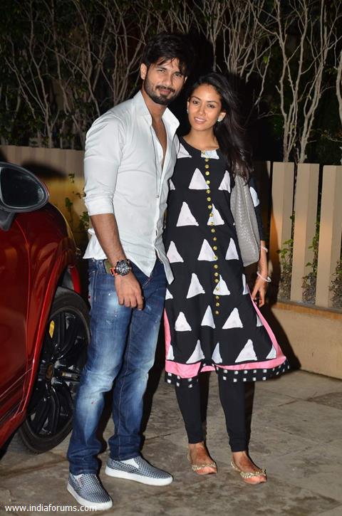 Shahid and Mira pose for the media at their Mumbai Residence