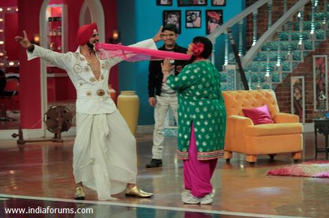 Akshay Kumar Promotes Singh is Bling on Comedy Nights With Kapil