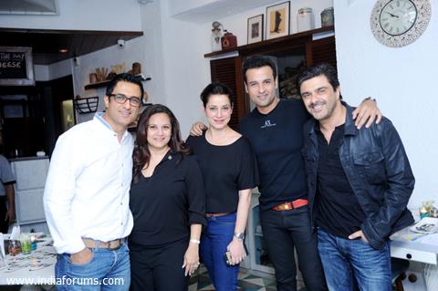 Sanjay Suri, Manasi Joshi Roy, Neelam, Rohit Roy and Sameer Soni at Fable, Juhu