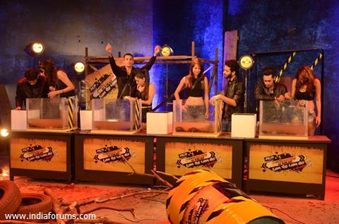 Bigg Boss 9 Contestants Performing Khatron Ke Khiladi Task