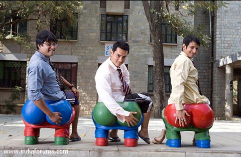 Aamir Khan, R Madhavan and Sharman Joshi in the movie 3 Idiots