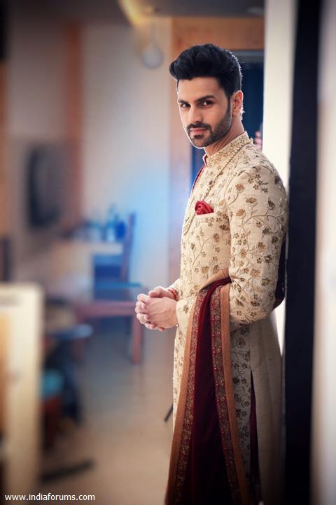 1616 vivek dahiya poses at his wedding ceremony