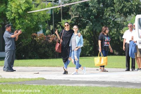 Deepika - Alia pose for the shutterbugs