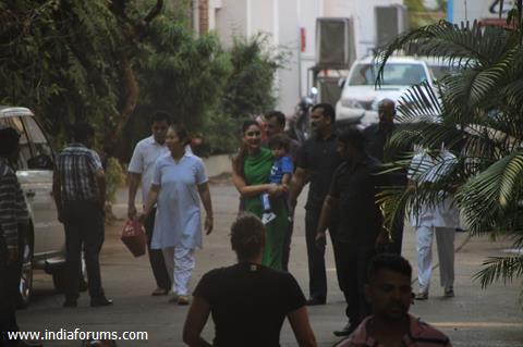 Taimur accompanies mom Kareena Kapoor on her sets