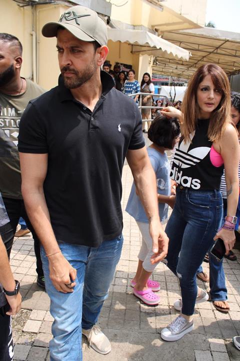 hrithik szzane with their sons